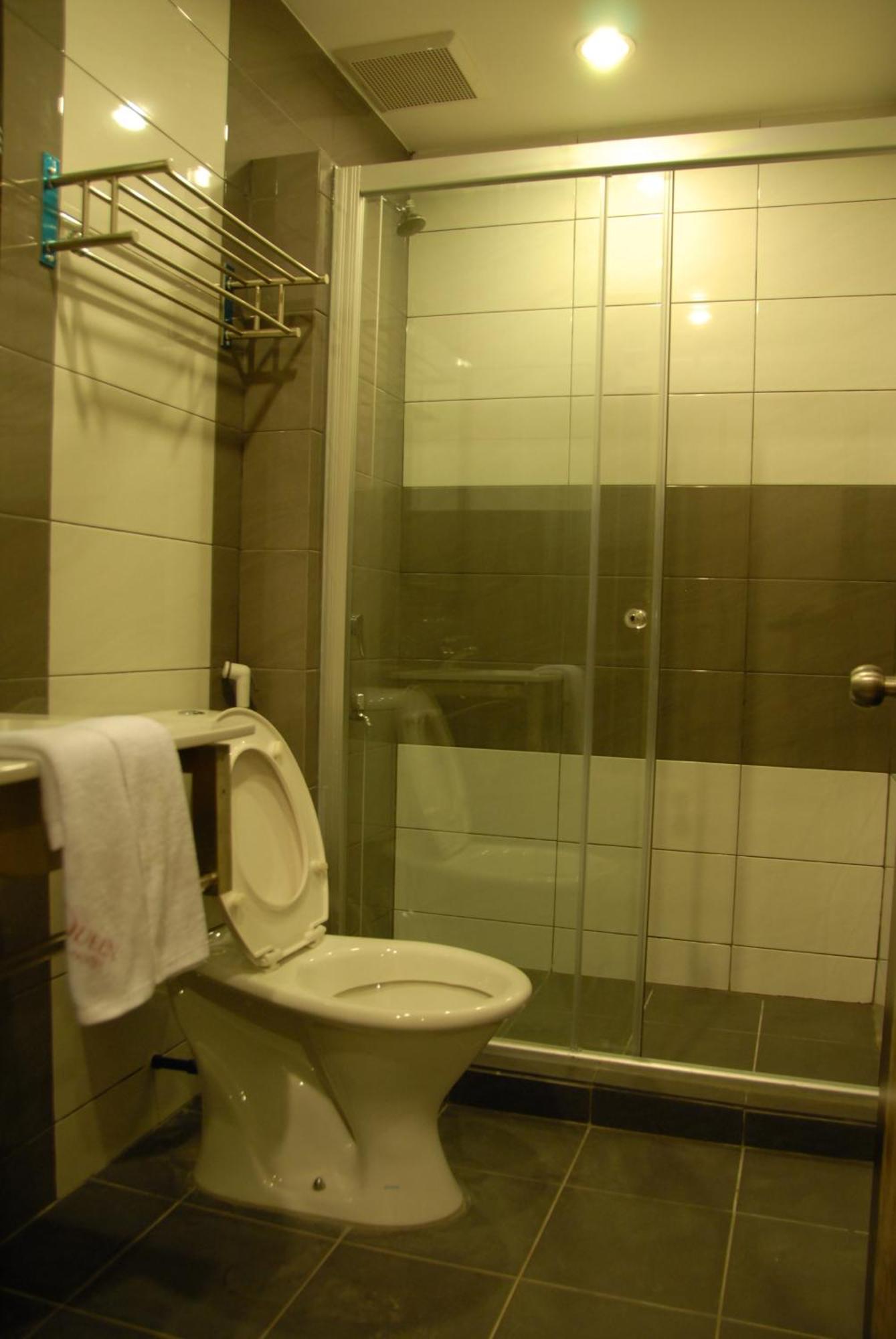 Queen Hotel Keningau Bagian luar foto